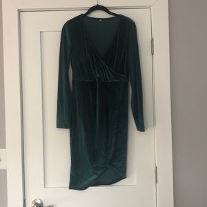 Green Dress- no known defects.